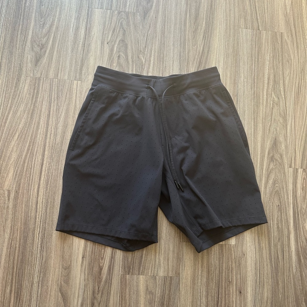 Lululemon workout shorts 8”